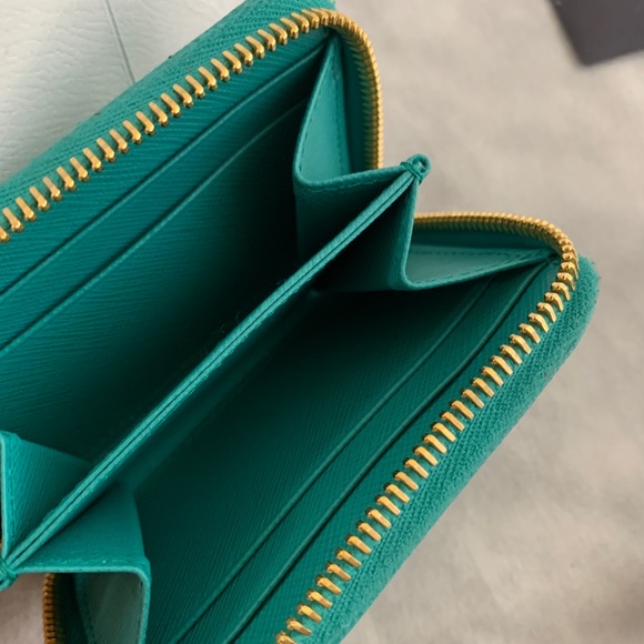 (Sold) Prada Around Wallet - Picture 3 of 6